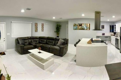 House in West Park, Florida 5 bedrooms, 204.01 sq.m. № 2084153 - photo 9