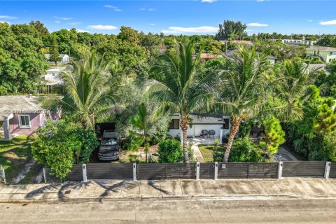 House in Miami, Florida 2 bedrooms, 85.84 sq.m. № 2020680