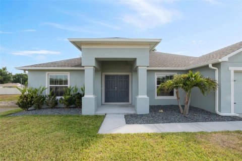 House in Eagle Lake, Florida 4 bedrooms, 206.8 sq.m. № 1650302 - photo 4