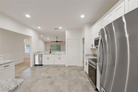 House in Eagle Lake, Florida 4 bedrooms, 206.8 sq.m. № 1650302 - photo 13