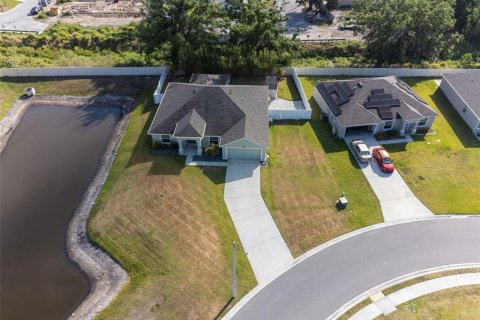 House in Eagle Lake, Florida 4 bedrooms, 206.8 sq.m. № 1650302 - photo 2