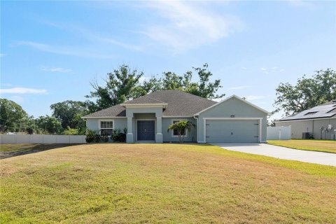 House in Eagle Lake, Florida 4 bedrooms, 206.8 sq.m. № 1650302 - photo 1