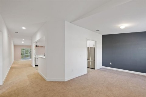 House in Eagle Lake, Florida 4 bedrooms, 206.8 sq.m. № 1650302 - photo 8