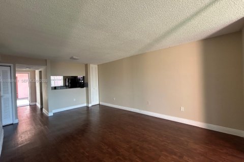 Condominio en alquiler en Miami, Florida, 2 dormitorios, 74.32 m2 № 2053303 - foto 10