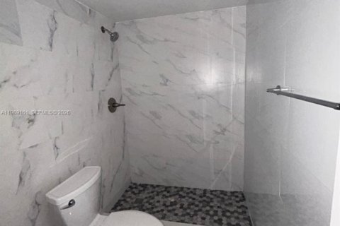 Condominio en alquiler en Miami, Florida, 2 dormitorios, 74.32 m2 № 2053303 - foto 16