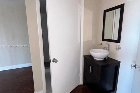 Condominio en alquiler en Miami, Florida, 2 dormitorios, 74.32 m2 № 2053303 - foto 14