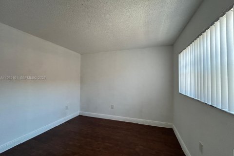 Condominio en alquiler en Miami, Florida, 2 dormitorios, 74.32 m2 № 2053303 - foto 8