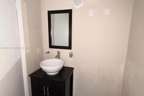 Condominio en alquiler en Miami, Florida, 2 dormitorios, 74.32 m2 № 2053303 - foto 11