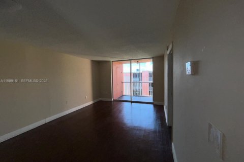 Condominio en alquiler en Miami, Florida, 2 dormitorios, 74.32 m2 № 2053303 - foto 18