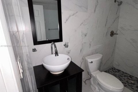 Condominio en alquiler en Miami, Florida, 2 dormitorios, 74.32 m2 № 2053303 - foto 12