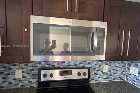 Condominio en alquiler en Miami, Florida, 2 dormitorios, 74.32 m2 № 2053303 - foto 3