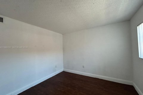 Condominio en alquiler en Miami, Florida, 2 dormitorios, 74.32 m2 № 2053303 - foto 5