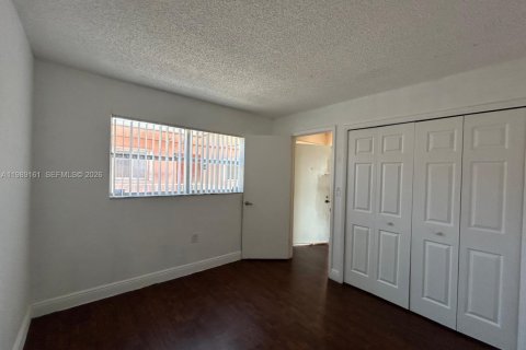 Condominio en alquiler en Miami, Florida, 2 dormitorios, 74.32 m2 № 2053303 - foto 9