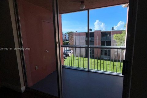 Condominio en alquiler en Miami, Florida, 2 dormitorios, 74.32 m2 № 2053303 - foto 17