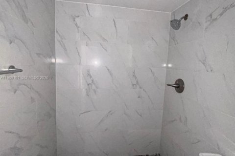 Condominio en alquiler en Miami, Florida, 2 dormitorios, 74.32 m2 № 2053303 - foto 19