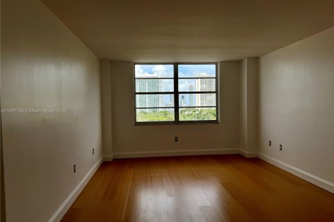 Copropriété à louer à Aventura, Floride: 2 chambres, 113.34 m2 № 1741240 - photo 11