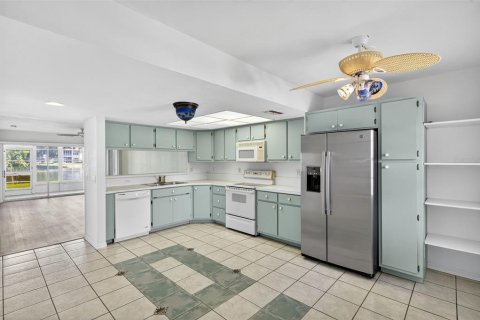 Купить кондоминиум в Лейк Сази, Флорида 7 комнат, 125.23м2, № 1904763 - фото 9