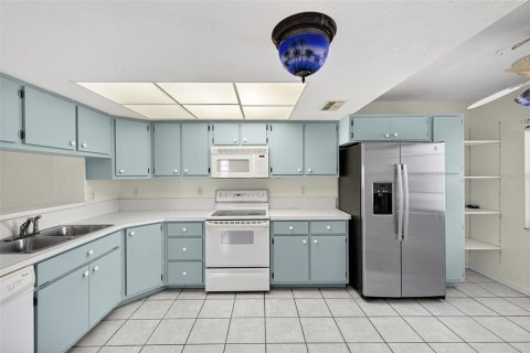 Купить кондоминиум в Лейк Сази, Флорида 7 комнат, 125.23м2, № 1904763 - фото 11