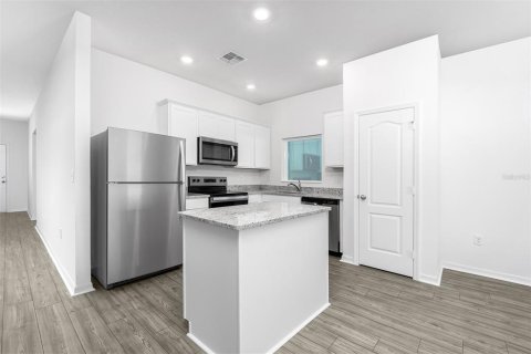 House in Astatula, Florida 3 bedrooms, 130.16 sq.m. № 1584173 - photo 3