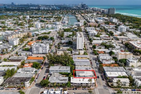 Condo in Miami Beach, Florida, 2 bedrooms № 2060005 - photo 2