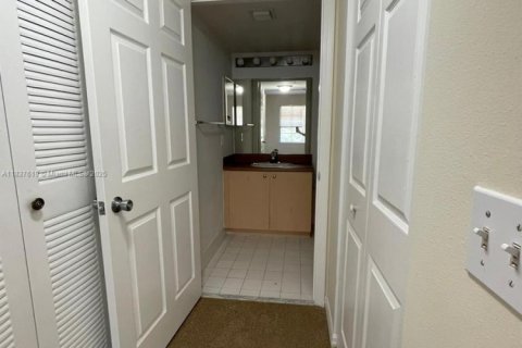 Copropriété à louer à West Palm Beach, Floride: 2 chambres, 98.48 m2 № 1832292 - photo 12