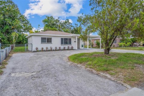 House in Saint Petersburg, Florida 3 bedrooms, 85.47 sq.m. № 1873526 - photo 18
