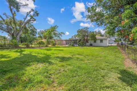 House in Saint Petersburg, Florida 3 bedrooms, 85.47 sq.m. № 1873526 - photo 17