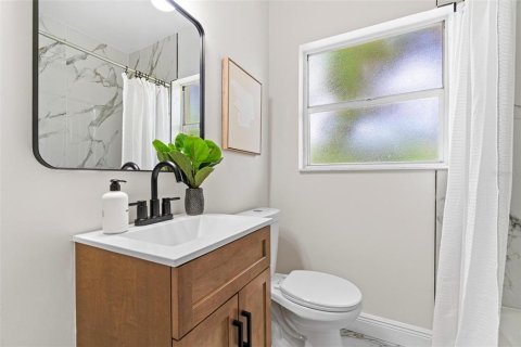 House in Saint Petersburg, Florida 3 bedrooms, 85.47 sq.m. № 1873526 - photo 10