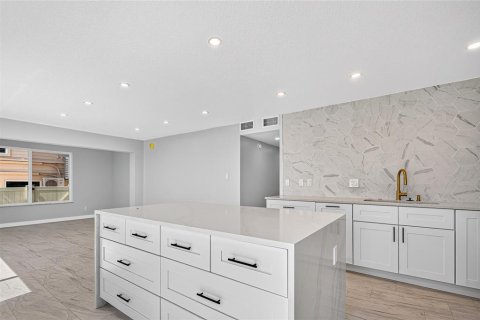 Купить кондоминиум в Энглвуд, Флорида 4 комнаты, 93.09м2, № 2227659 - фото 25