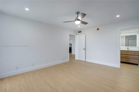 Condo in Lauderdale Lakes, Florida, 2 bedrooms  № 1745854 - photo 16
