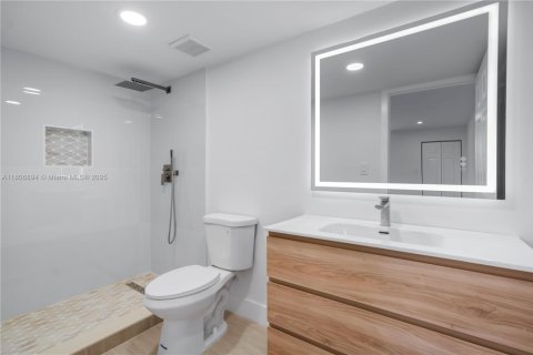 Condo in Lauderdale Lakes, Florida, 2 bedrooms  № 1745854 - photo 17