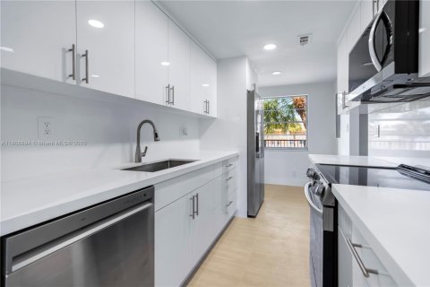 Condo in Lauderdale Lakes, Florida, 2 bedrooms  № 1745854 - photo 3