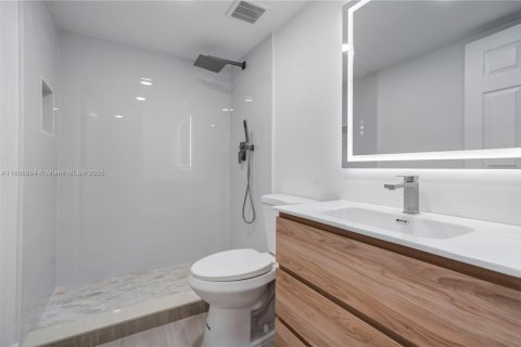 Condo in Lauderdale Lakes, Florida, 2 bedrooms  № 1745854 - photo 9