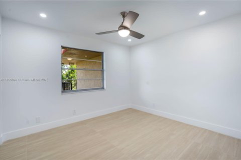 Condo in Lauderdale Lakes, Florida, 2 bedrooms  № 1745854 - photo 7