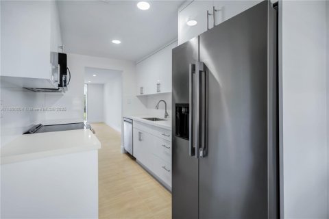 Condo in Lauderdale Lakes, Florida, 2 bedrooms  № 1745854 - photo 5