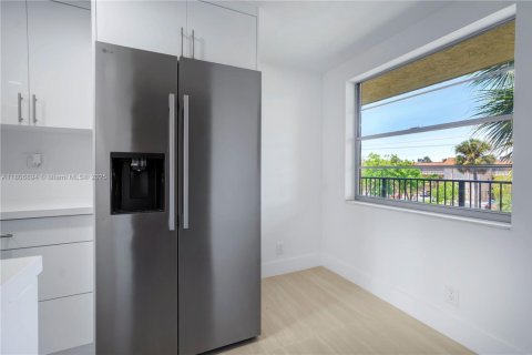 Condo in Lauderdale Lakes, Florida, 2 bedrooms  № 1745854 - photo 4