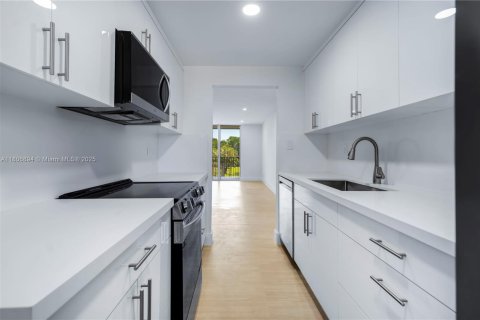 Condo in Lauderdale Lakes, Florida, 2 bedrooms  № 1745854 - photo 6
