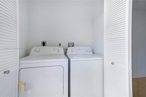 Condo in Lauderdale Lakes, Florida, 2 bedrooms  № 1745854 - photo 20