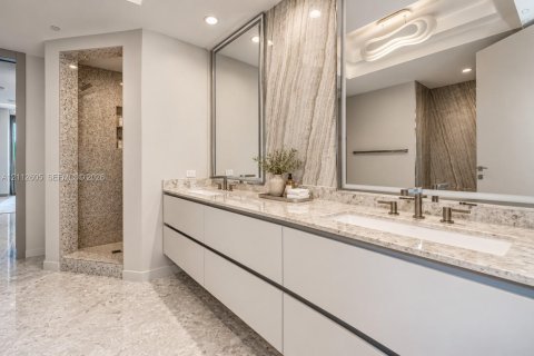 Copropriété à vendre à Bal Harbour, Floride: 2 chambres, 186.64 m2 № 2435230 - photo 7