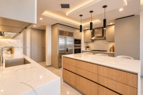 Copropriété à vendre à Bal Harbour, Floride: 2 chambres, 186.64 m2 № 2435230 - photo 5