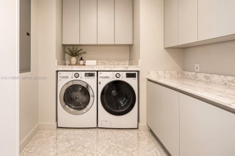 Copropriété à vendre à Bal Harbour, Floride: 2 chambres, 186.64 m2 № 2435230 - photo 12