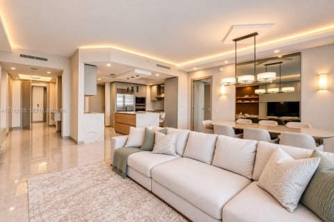 Copropriété à vendre à Bal Harbour, Floride: 2 chambres, 186.64 m2 № 2435230 - photo 3