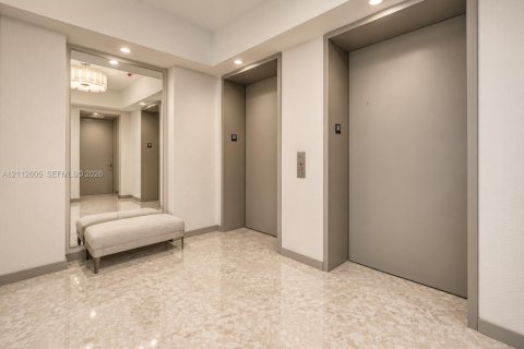 Copropriété à vendre à Bal Harbour, Floride: 2 chambres, 186.64 m2 № 2435230 - photo 13