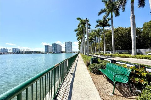 Copropriété à vendre à Aventura, Floride: 2 chambres, 136.19 m2 № 1877554 - photo 23