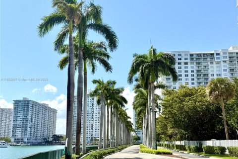 Copropriété à vendre à Aventura, Floride: 2 chambres, 136.19 m2 № 1877554 - photo 25