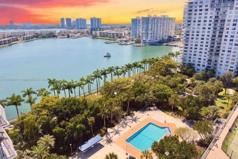 Copropriété à vendre à Aventura, Floride: 2 chambres, 136.19 m2 № 1877554 - photo 1