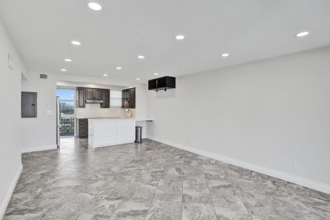 Condominio en venta en Fort Lauderdale, Florida, 1 dormitorio, 74.79 m2 № 2185347 - foto 10