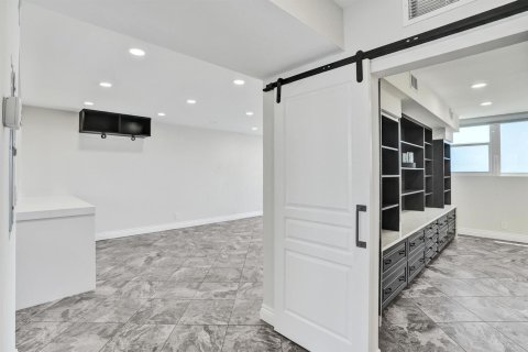 Condominio en venta en Fort Lauderdale, Florida, 1 dormitorio, 74.79 m2 № 2185347 - foto 18