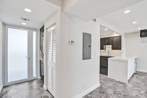 Condominio en venta en Fort Lauderdale, Florida, 1 dormitorio, 74.79 m2 № 2185347 - foto 15
