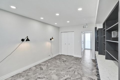 Condominio en venta en Fort Lauderdale, Florida, 1 dormitorio, 74.79 m2 № 2185347 - foto 19